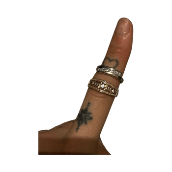 Kultaiset vihkisormukset