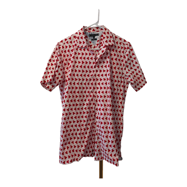 Red triangle print shirt