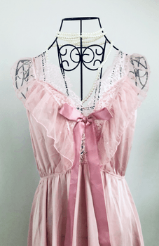 Vaaleanpunainen babydoll pitsimekko