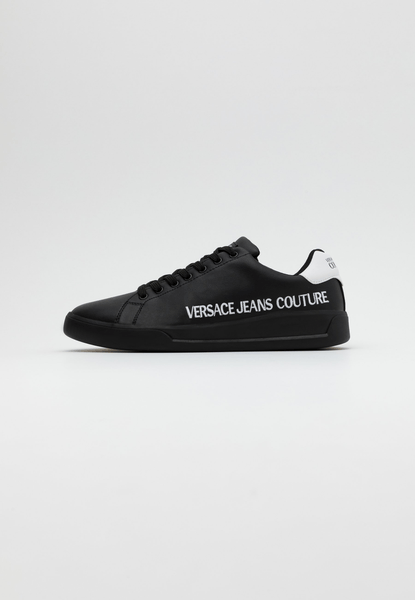 Low top sneakers