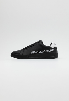 Low top sneakers