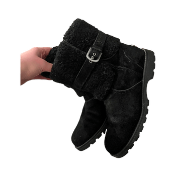 UGG mustat saappaat