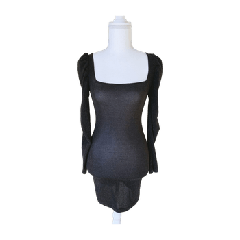 Black long-sleeve bodycon dress
