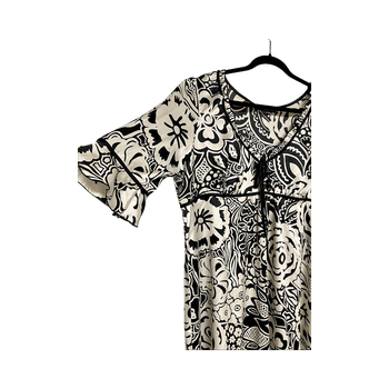 Musta-valkoinen mekko