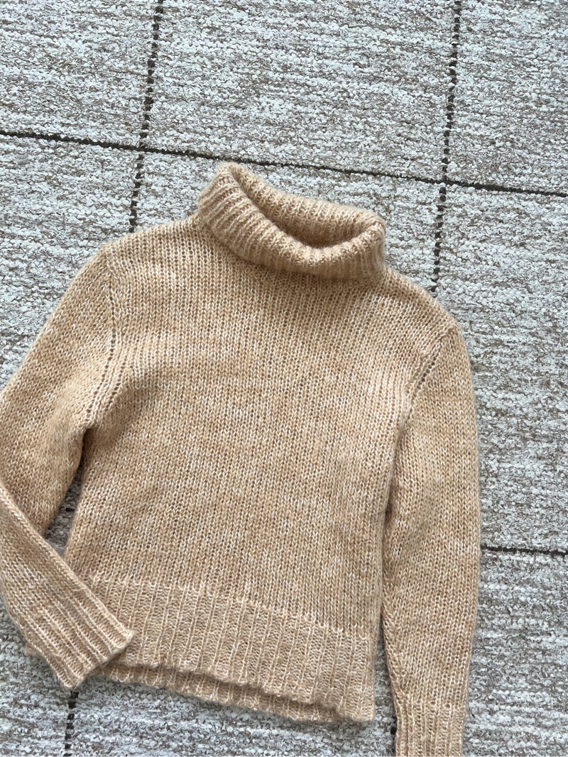 Beige mohairneule M