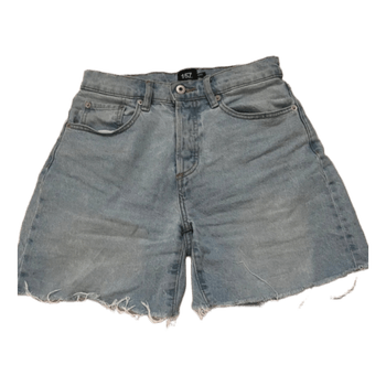 Vaaleansiniset denim-shortsit