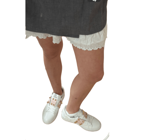 Hvide sneakers med nitter