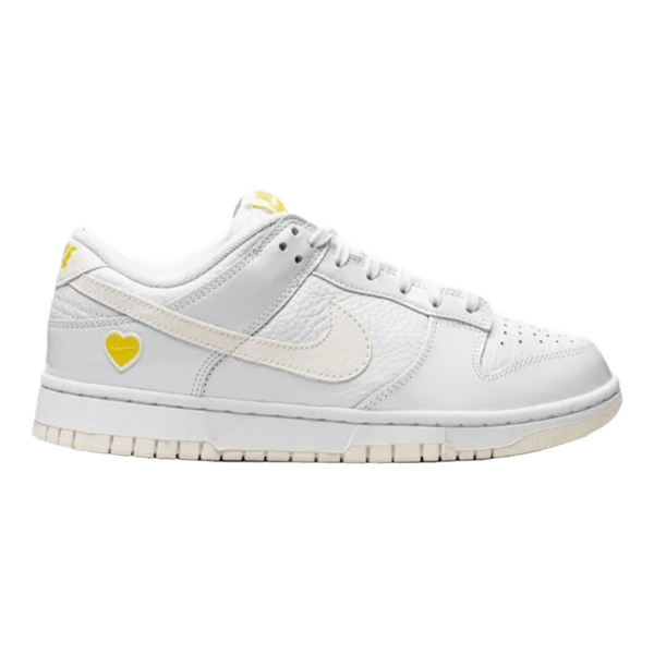 Nike Dunk Low "Yellow Heart" sneakers. Vähe kantud