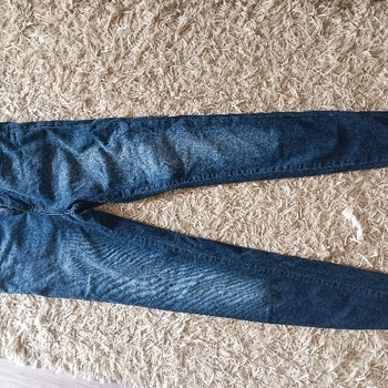 Siniset skinny-farkut