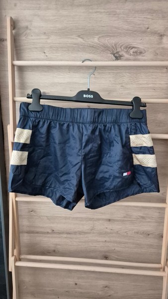 Tummansiniset Tommy Sport urheilusortsit