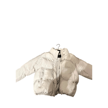 Vaalean beige untuvatakki