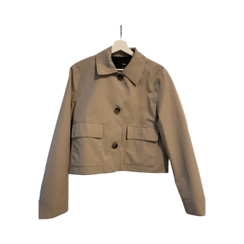 beige cropped kevyt takki