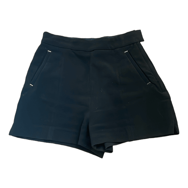Mustat puvun shortsit