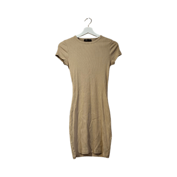 Beige ihonmyötäinen mekko