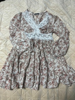 Floral lace trim dress