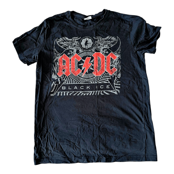 Black AC/DC t-shirt