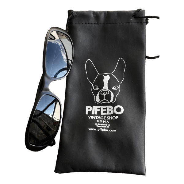 Black Vintage sunglasses with pouch