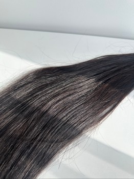 Juodi plaukai priauginimui