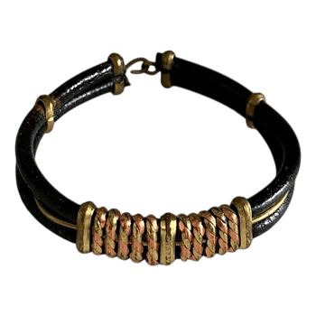 Musta/kullanvärinen rannekoru