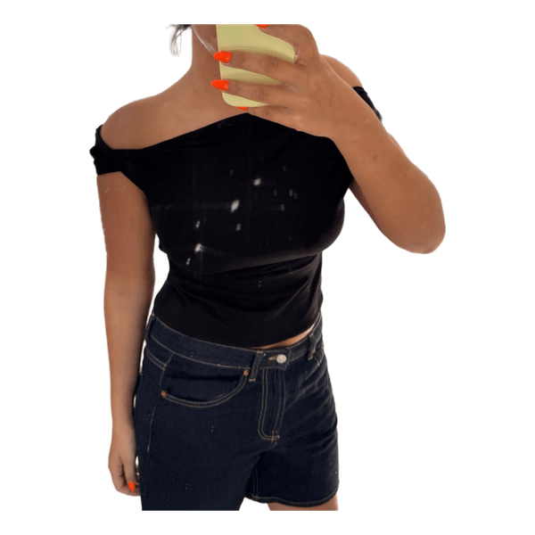 Sort off-shoulder top