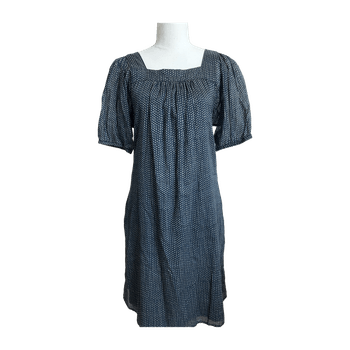 Sininen kuviollinen mekko