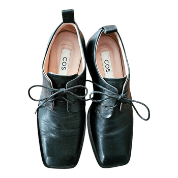 COS black leather derby shoes – Made in Italy, minimalist Scandinavian style