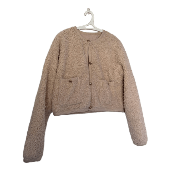 Beige pikkutakki taskuilla