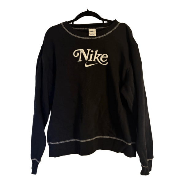Musta Nike collegepaita