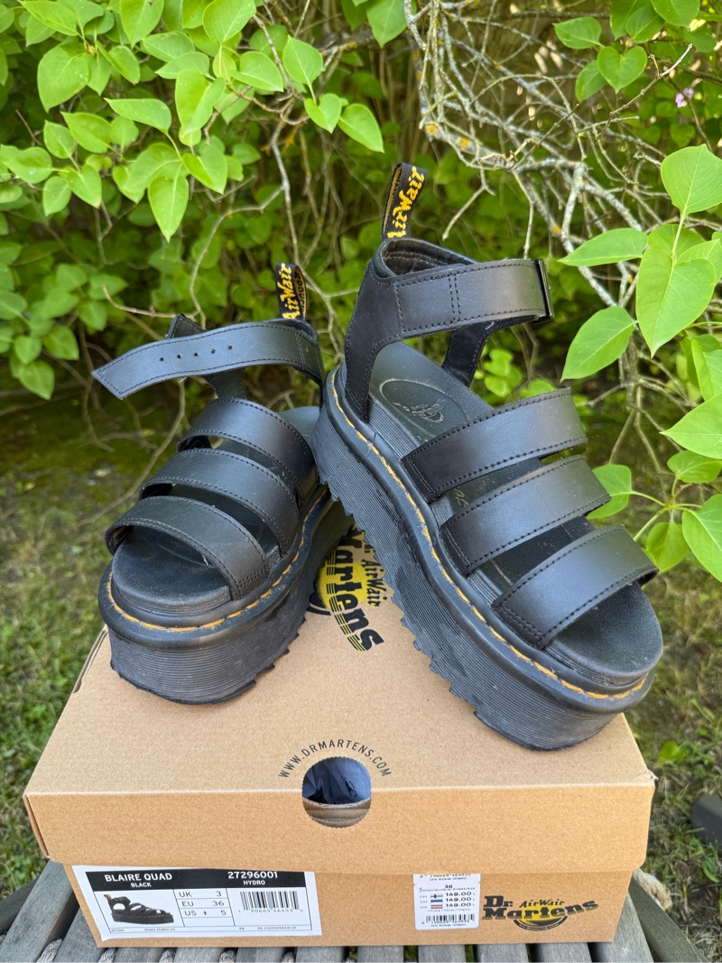 Dr. Martens -sandaalit