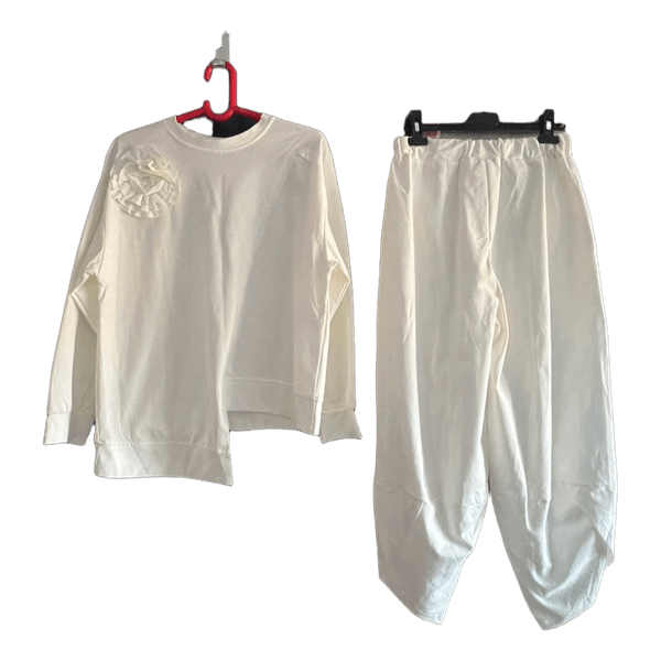Women’s white set with pants and a T-shirt