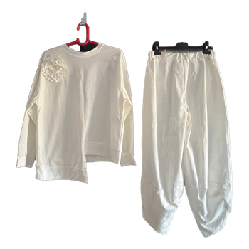 Women’s white set with pants and a T-shirt