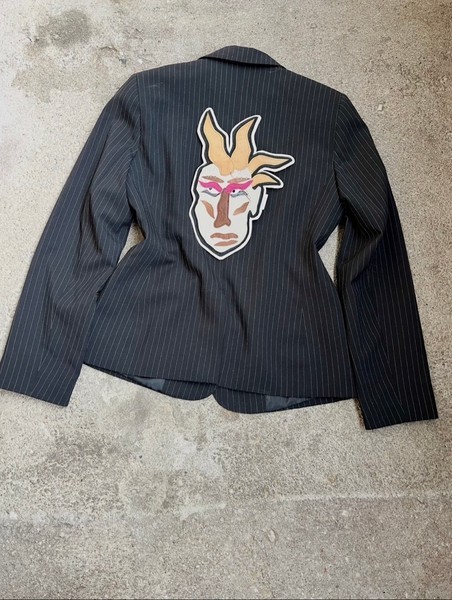 Black pinstripe jacket blazer 00s with unique patch at the back