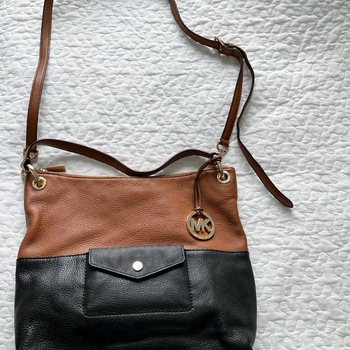 Michael Kors olkalaukku