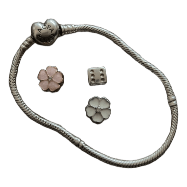 Pandora koru