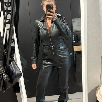 Tyylikäs ja näyttävä aito nahkajumpsuit / haalari