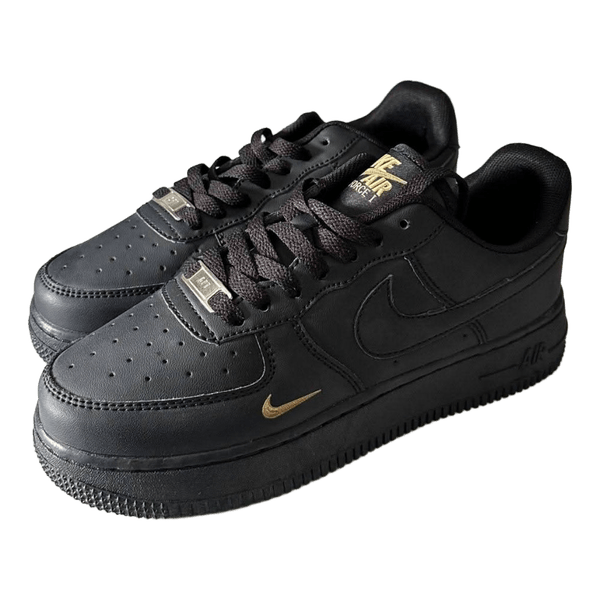 Juodi Nike kedai