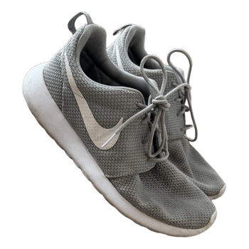 Harmaat Nike lenkkarit