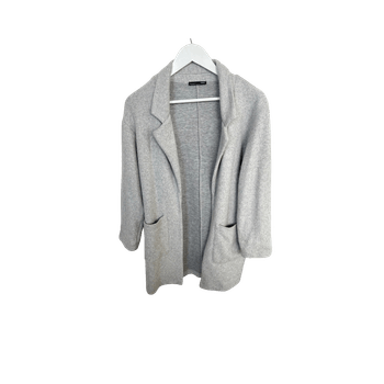 Harmaa neulottu bleiseritakki