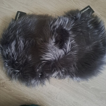 harmaa pyöreä istuinpäällinen