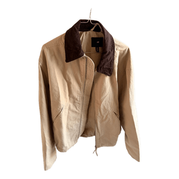 Beige jakke med krave