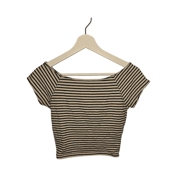 Valkoinen ja musta raitapaita