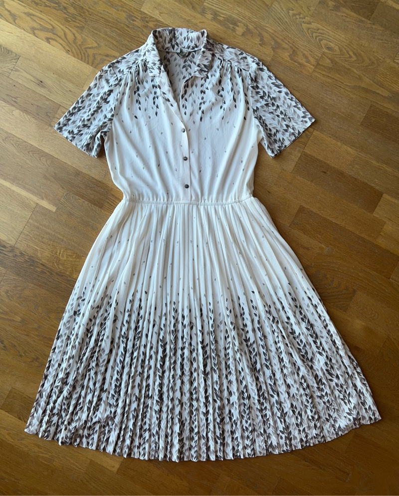 VINTAGE mekko vekkihameella