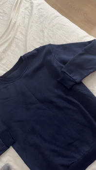Navy long-sleeved jumper