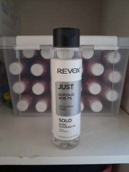 Glycolic acid exfoliating toner