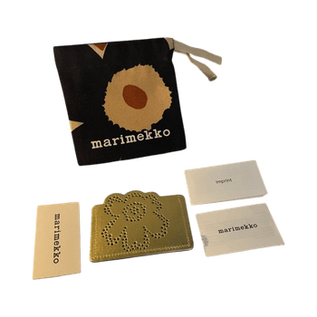 Uusi Marimekon Unikko Imprint korttikotelo