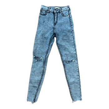 Vaaleansiniset revityt farkut