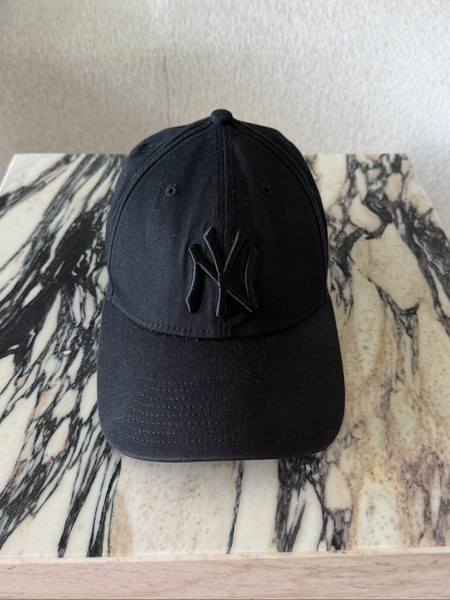 New Era lippis