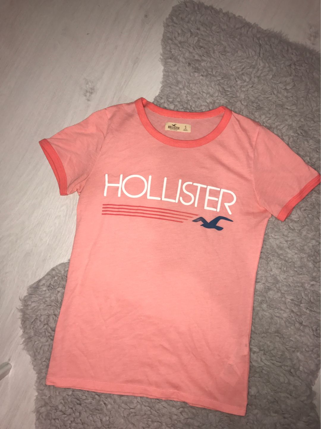 Hollister top