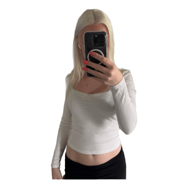 Valkoinen pitkähihainen paita