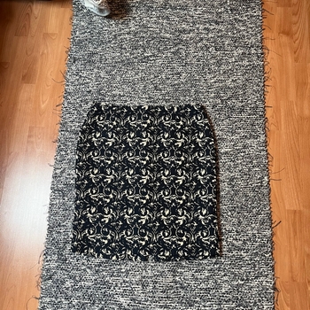 Kuviollinen kimaltava hame